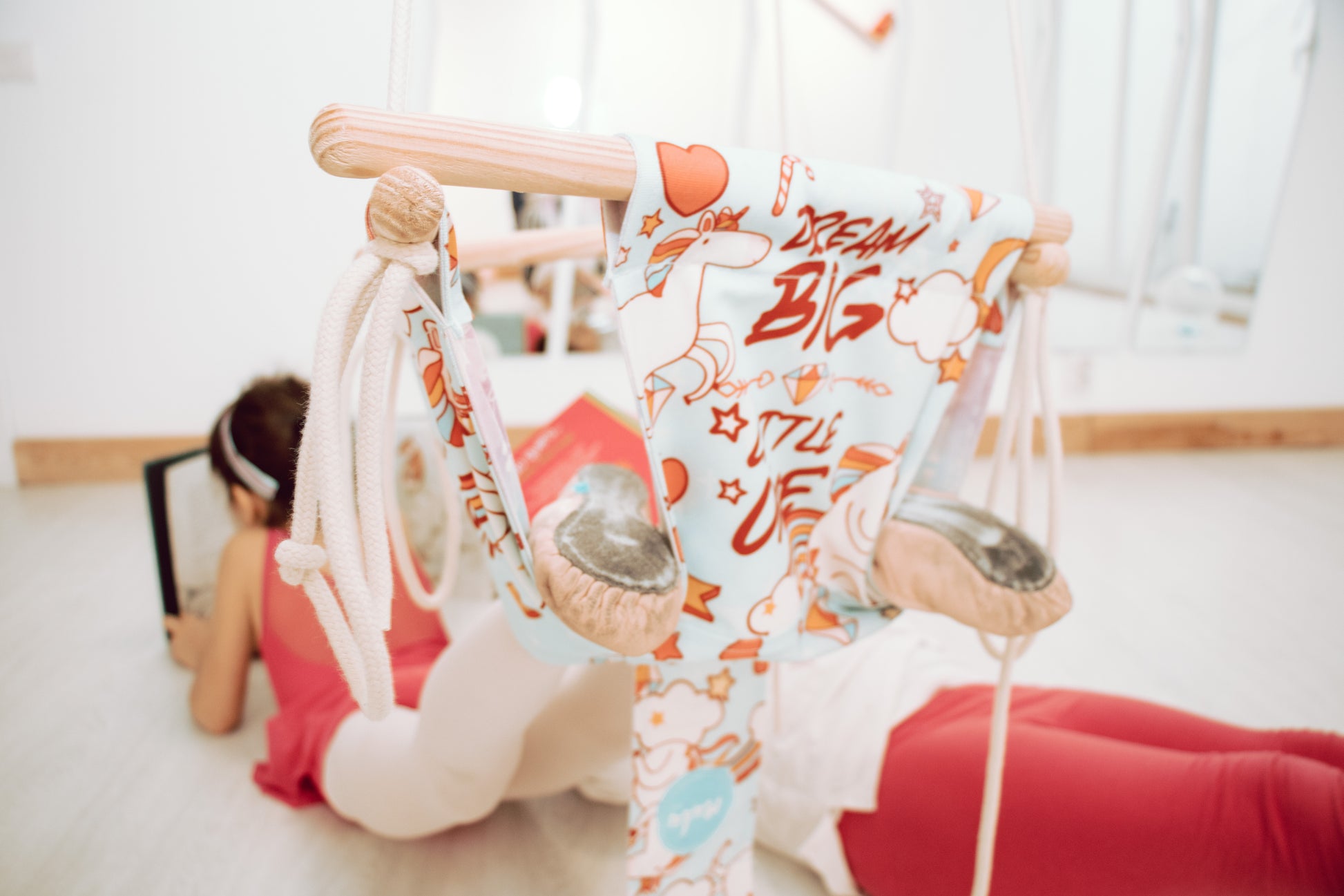 Follow your Rainbow PINK BabySwing-3